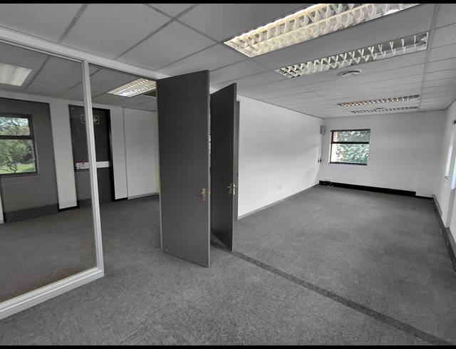 5,745M² OFFICE FOR SALE IN BRYANSTON